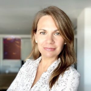 Foto de la autora Andrea Mónaco del libro Paz interior para personas altamente sensibles claves de psicología PAS para una vida en equilibrio